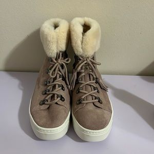 Lace up Fur boot Size 9